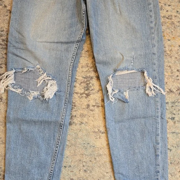 Abercrombie Classic Fit Mom High Rise Jeans | Size 28 - Picture 5 of 6